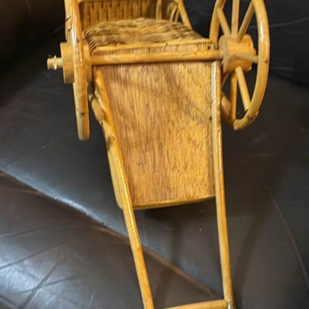 Vintage Wicker Rickshaw Model - Picture 4 of 4